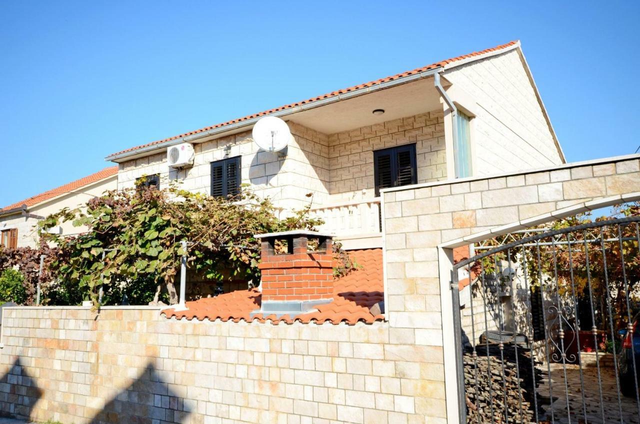 Apartment Jerka Supetar Exterior photo