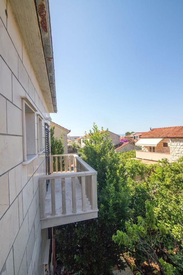 Apartment Jerka Supetar Exterior photo