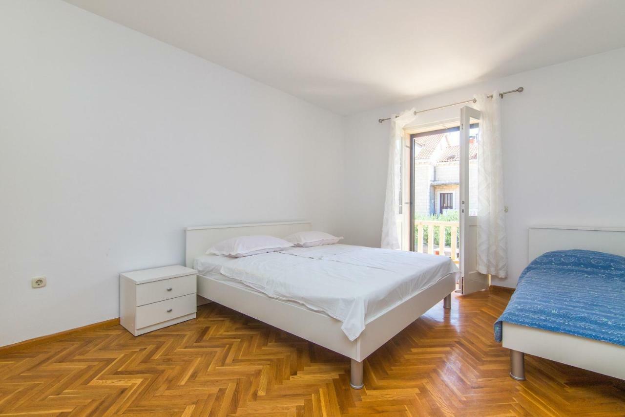 Apartment Jerka Supetar Exterior photo