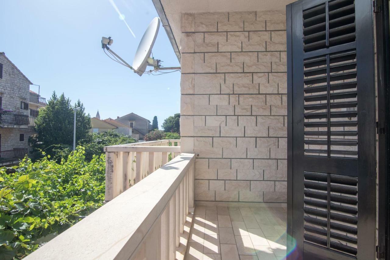 Apartment Jerka Supetar Exterior photo