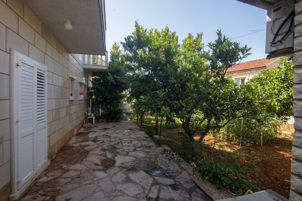 Apartment Jerka Supetar Exterior photo