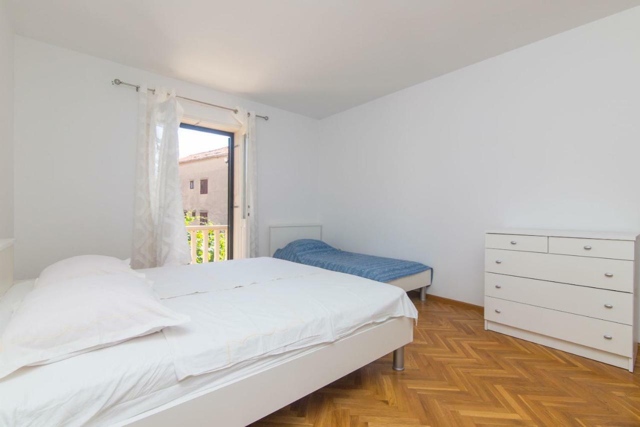 Apartment Jerka Supetar Exterior photo
