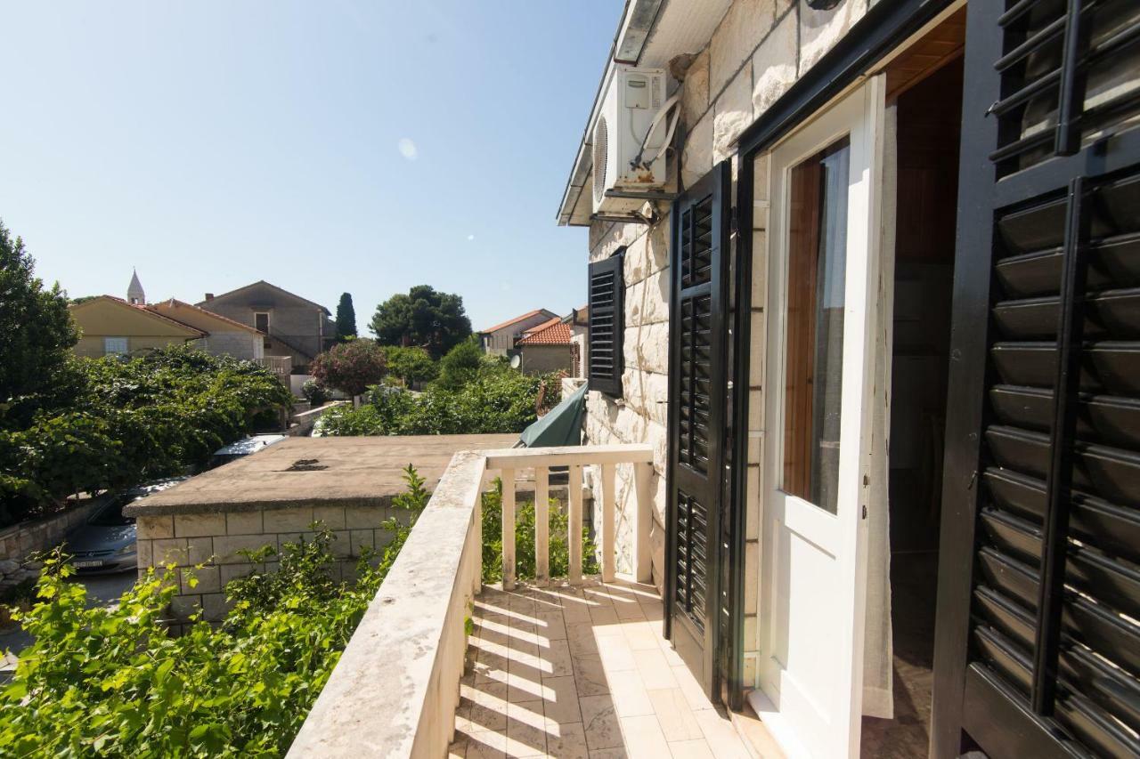 Apartment Jerka Supetar Exterior photo